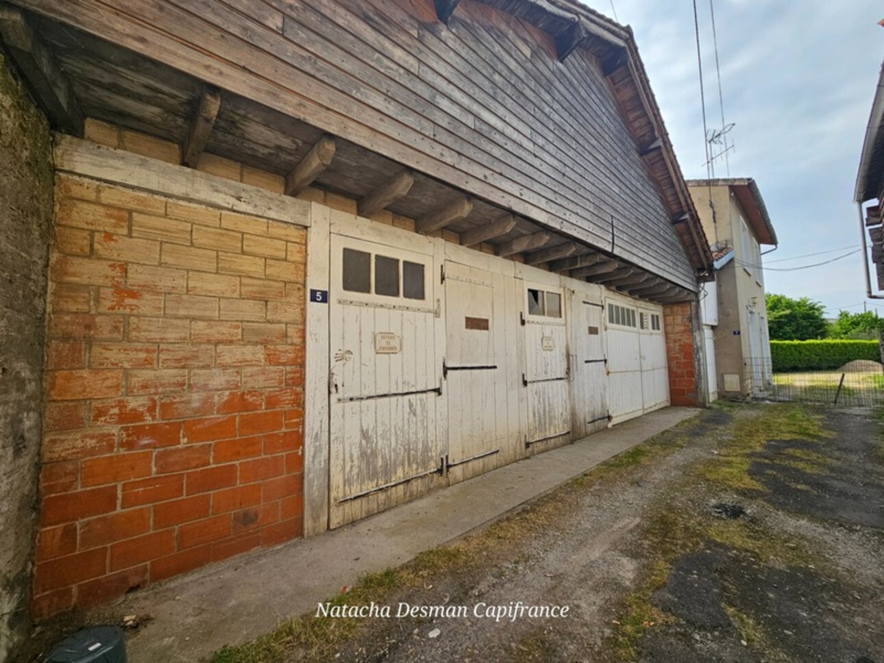 Photos 1 - Touristique - Garages- Remises  à vendre CHASSENEUIL SUR BONNIEURE (16)