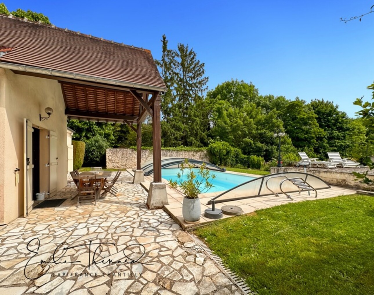Photos 3 - Prestigious - Propriete à vendre 5 pièces proche de SENLIS (60) - 3 chambres possibilité 4 - Jardin 2100m2 avec Piscine - A1 à 10 min / CDG 20 min / Ecoles privées et publiques / Commodités