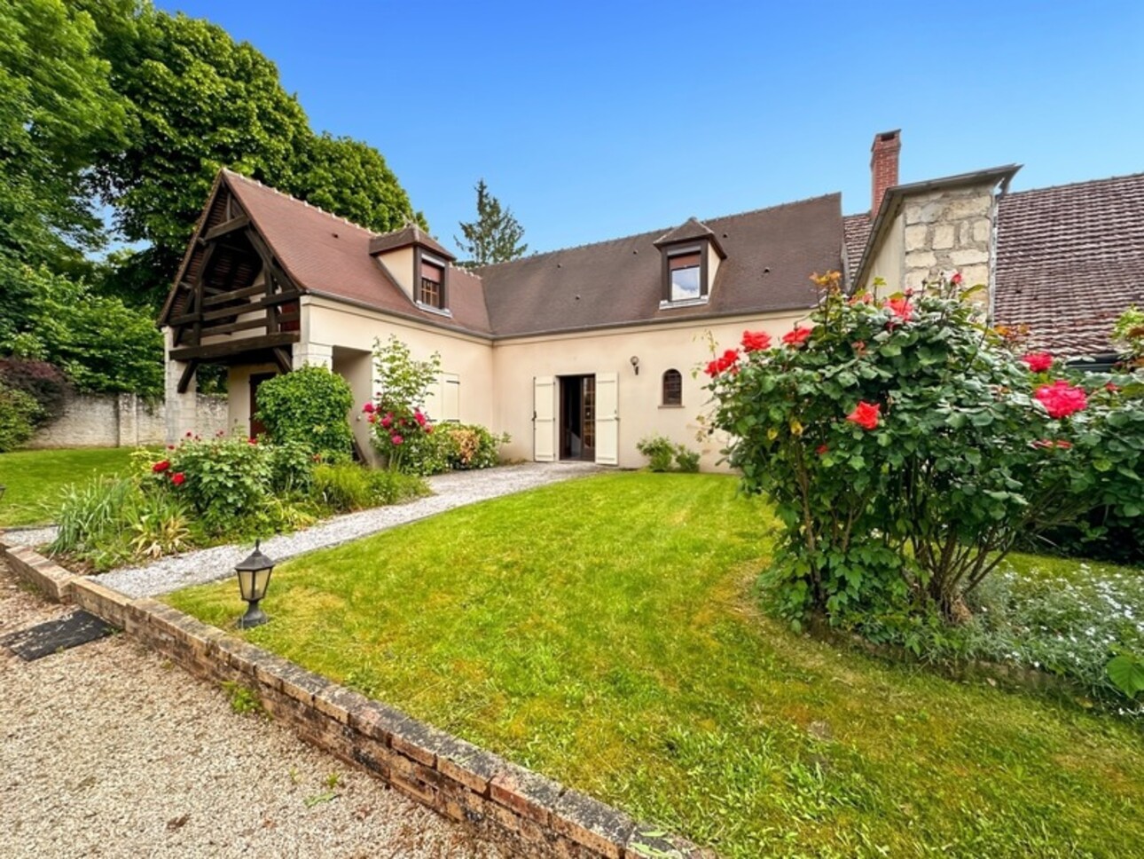 Photos 16 - Prestigious - Propriete à vendre 5 pièces proche de SENLIS (60) - 3 chambres possibilité 4 - Jardin 2100m2 avec Piscine - A1 à 10 min / CDG 20 min / Ecoles privées et publiques / Commodités