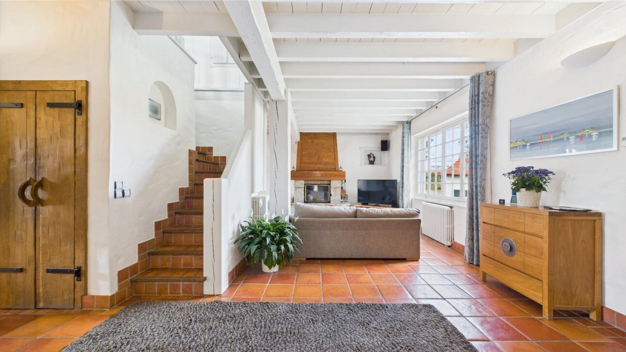 Photos 1 - Prestigious - Property