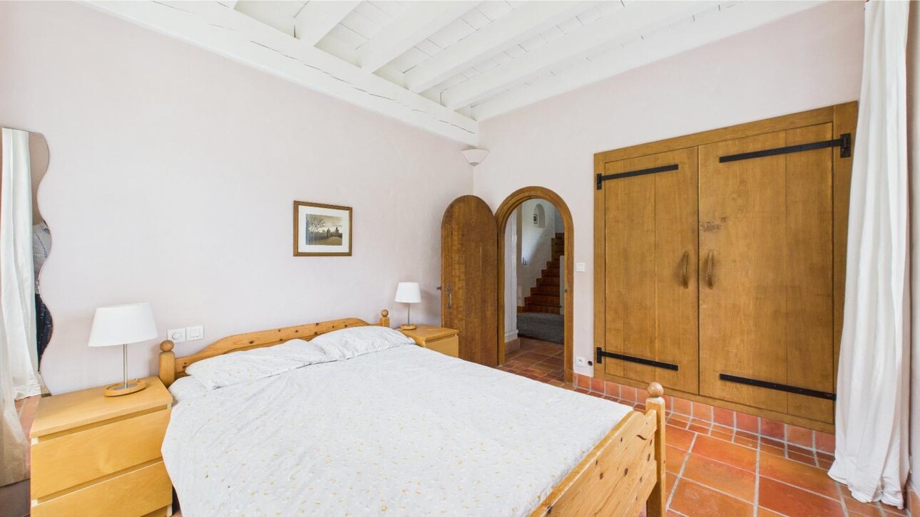 Photos 6 - Prestigious - Property