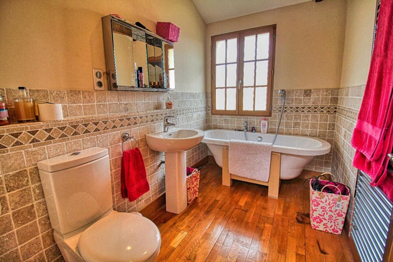 Photos 18 - Prestigious - House