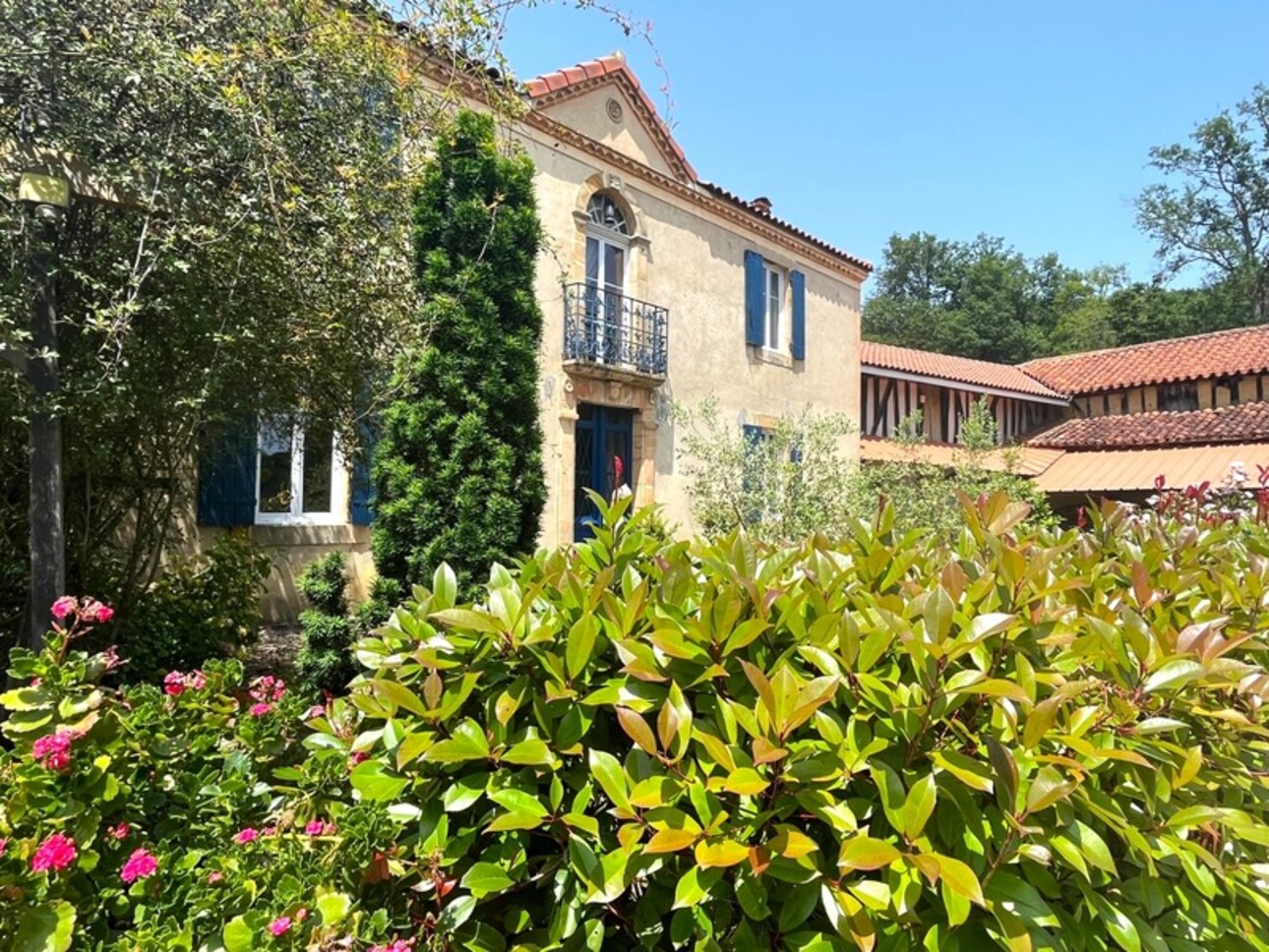 Photos 1 - Prestige - Dpt GERS(32), AU CALME et VUE PYRENEES, ELEGANTE PROPRIETE GASCONNE 3Ha, réstautation de qualité, économique, écologique, Beaux volumes + dépendances en bon etat, pigeonnier, sur 3.2ha de terrain en