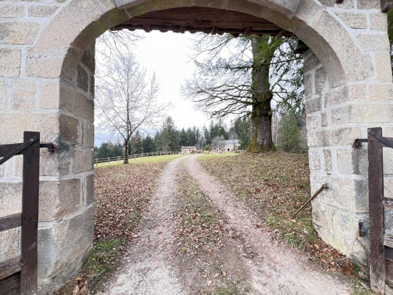 Photos 1 - Equestrian - Farm with outbuildings