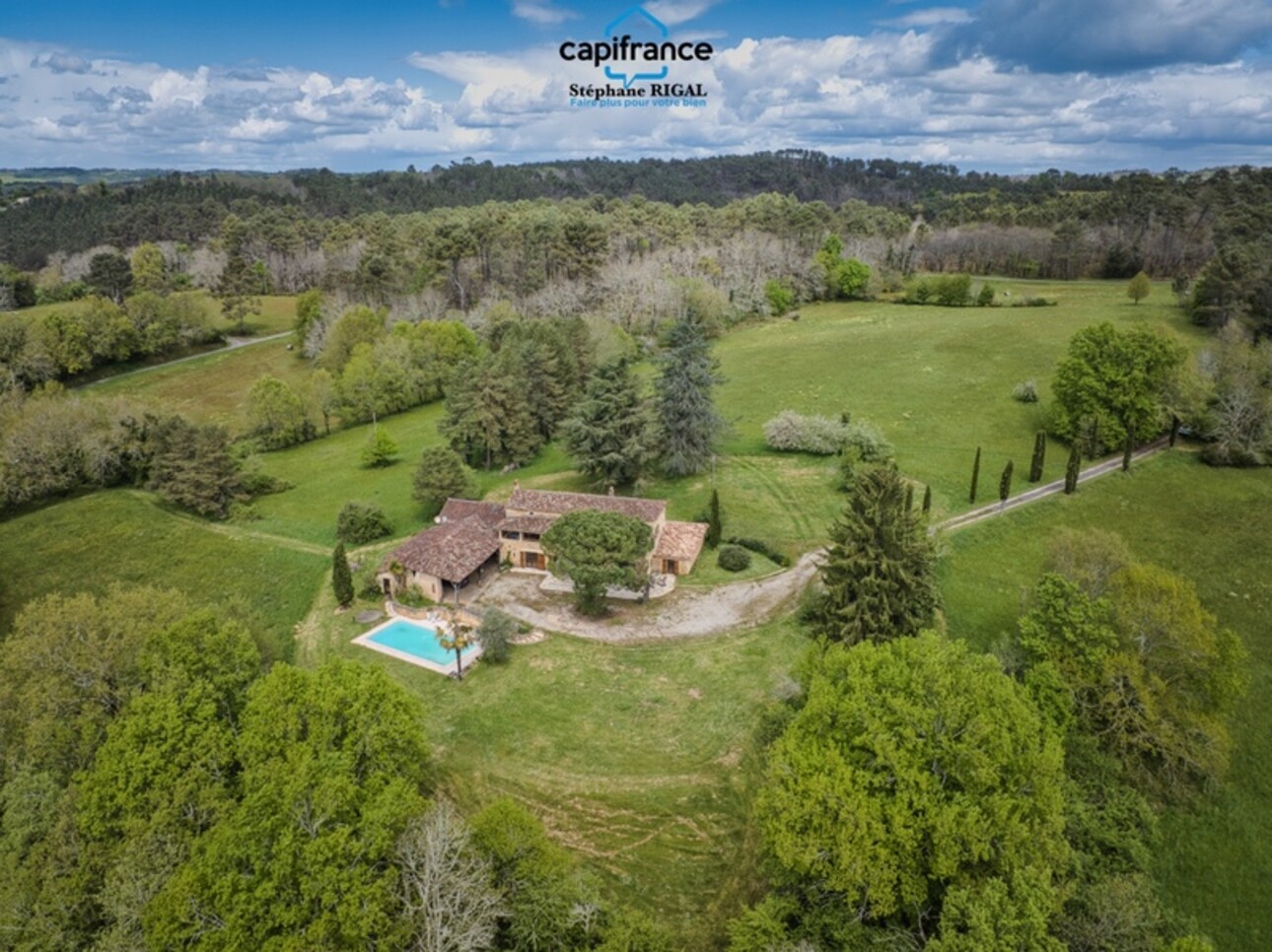 Photos 1 - Équestre - Propriete à vendre 7 pièces FUMEL (47) Propriété de 230m2 sur 11ha de prairie et de bois. Piscine et lac