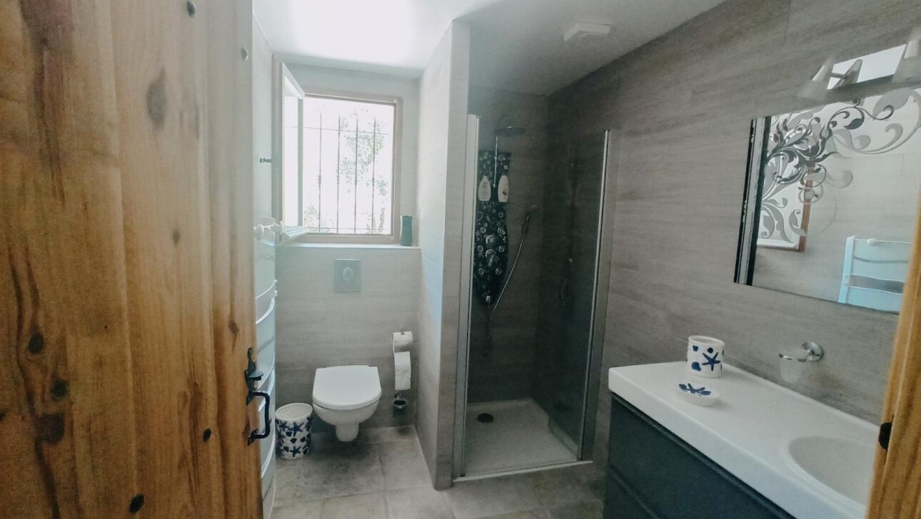 Photos 13 - Tourist - House