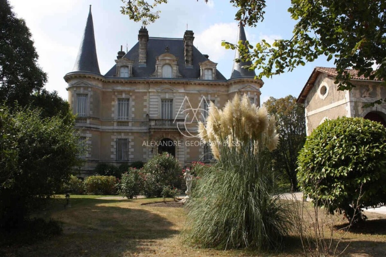Photos 1 - Prestige - Château 19ème d'environ 1000 m² habitables
