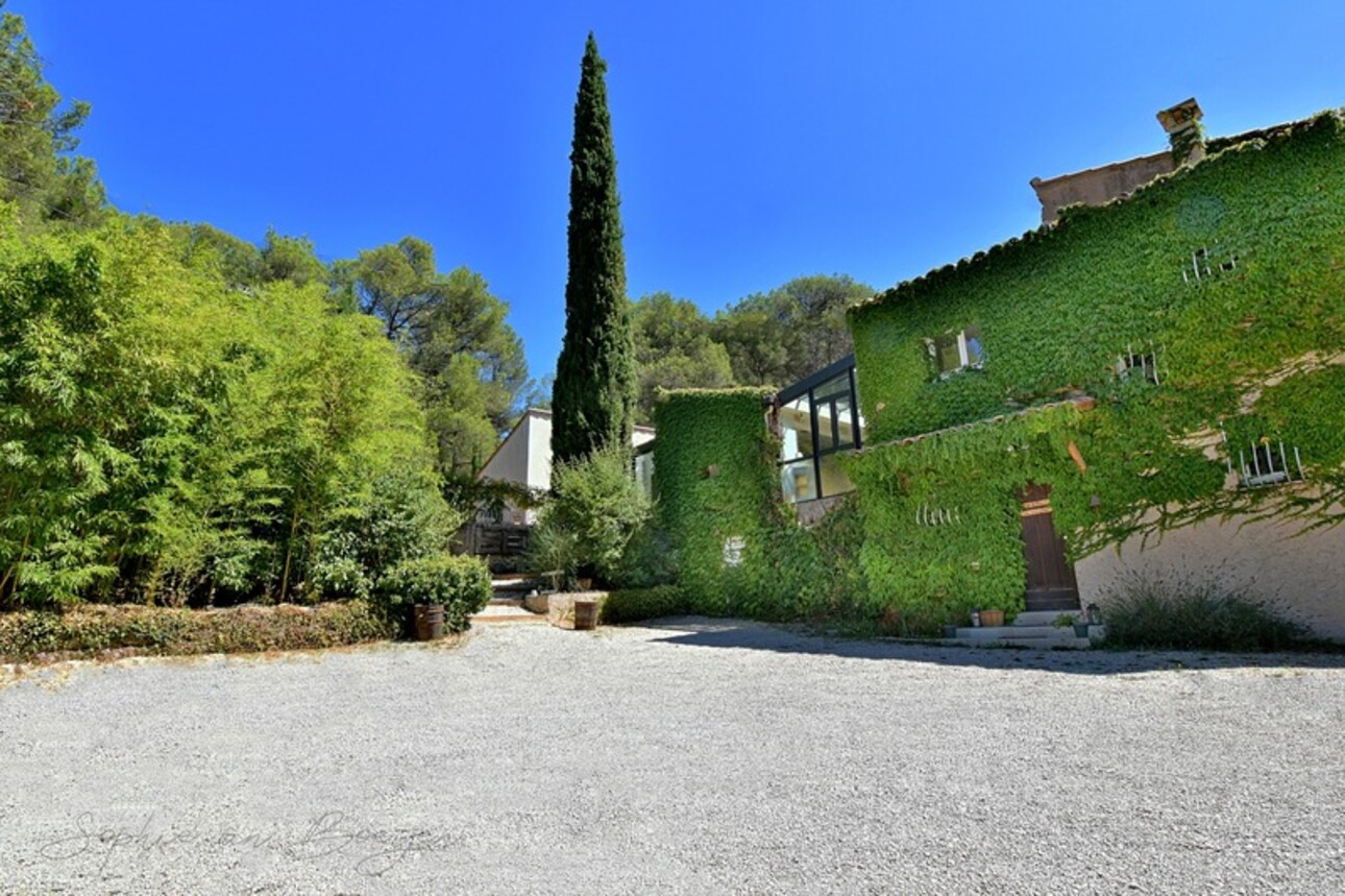 Photos 2 - Prestige - Propriete à vendre au sud d'AIX EN PROVENCE (13), 230 m2 sur 4 000 m2, 6 chambres, garage, piscine, jacuzzis, sauna