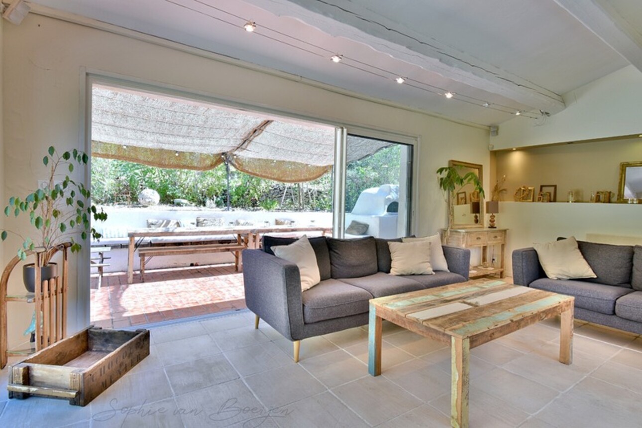 Photos 5 - Prestige - Propriete à vendre au sud d'AIX EN PROVENCE (13), 230 m2 sur 4 000 m2, 6 chambres, garage, piscine, jacuzzis, sauna