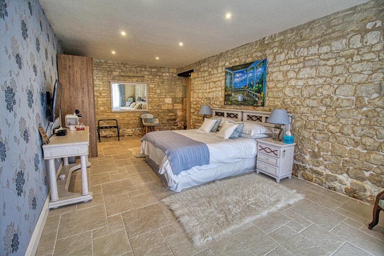 Photos 9 - Tourist - House