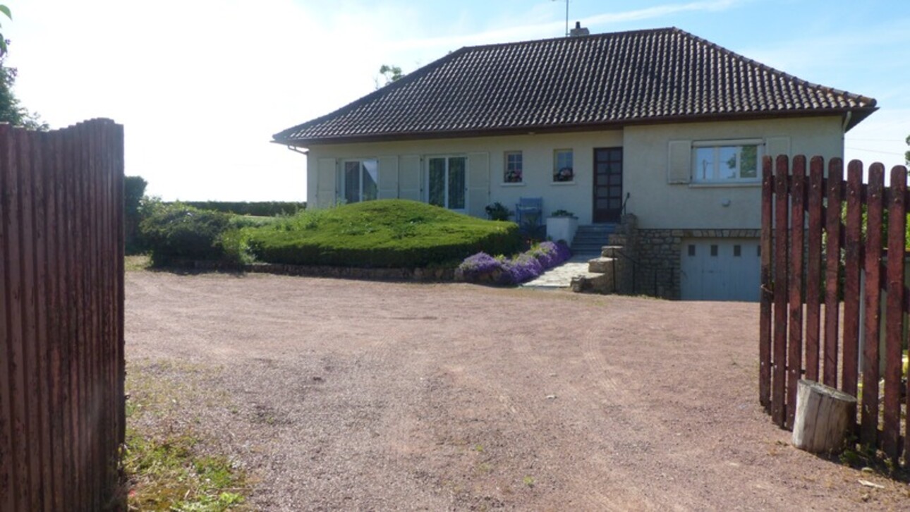 Photos 1 - Touristique - Propriete à vendre 5 pièces SAINT JEAN DE SAUVES (86) TERRAIN 5 600 m²
