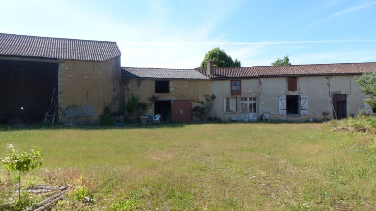 Photos 11 - Touristique - Propriete à vendre 5 pièces SAINT JEAN DE SAUVES (86) TERRAIN 5 600 m²