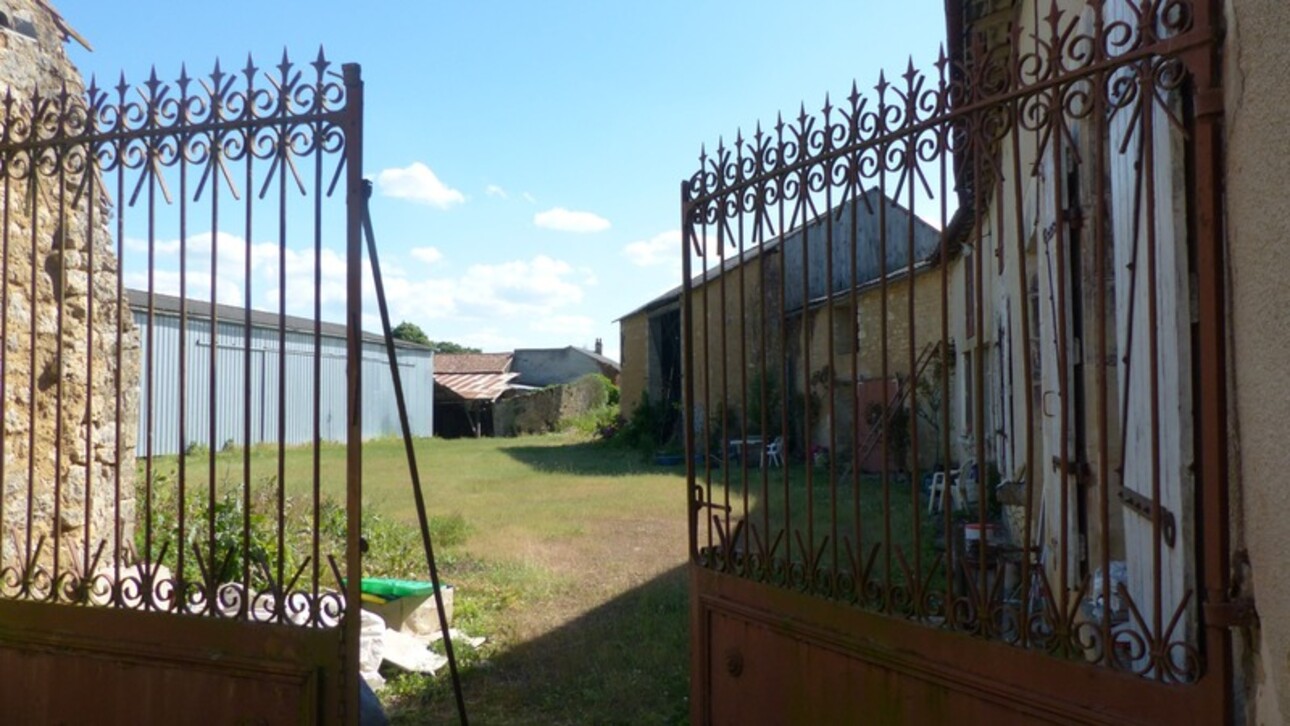 Photos 14 - Touristique - Propriete à vendre 5 pièces SAINT JEAN DE SAUVES (86) TERRAIN 5 600 m²