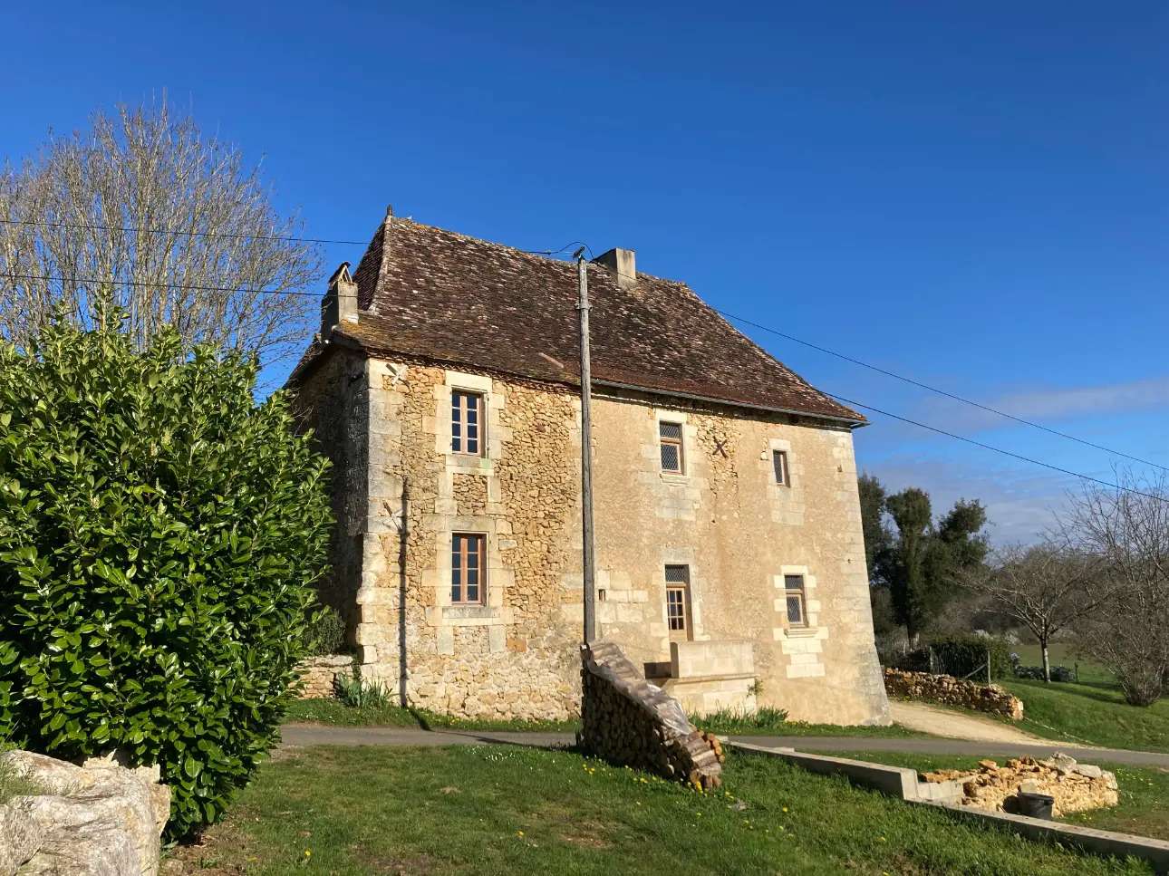 Photos 1 - Prestige - Vends maison forte du XIVème siècle dans le Périgord Pourpre - 166m²