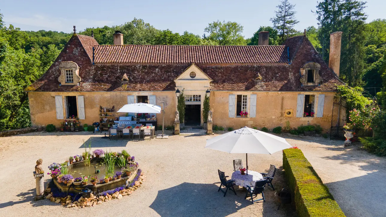 Photos 3 - Prestige - Authentique chartreuse du XVIII ème siècle avec ses 3 gîtes, sa piscine sur 10 ha environ