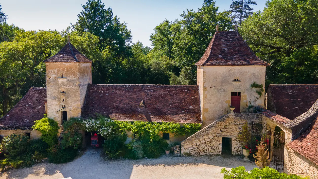 Photos 7 - Prestige - Authentique chartreuse du XVIII ème siècle avec ses 3 gîtes, sa piscine sur 10 ha environ