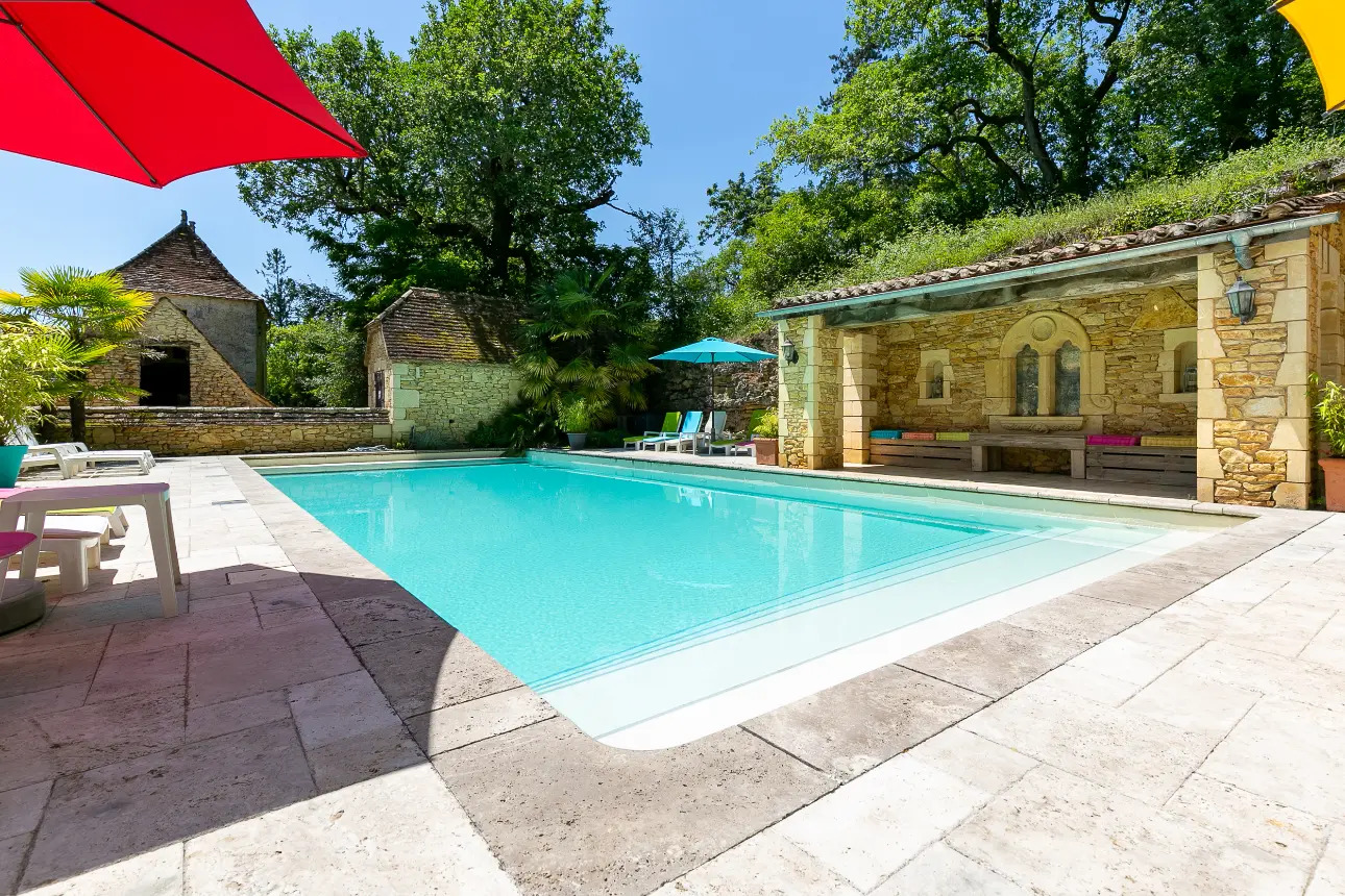 Photos 10 - Prestige - Authentique chartreuse du XVIII ème siècle avec ses 3 gîtes, sa piscine sur 10 ha environ