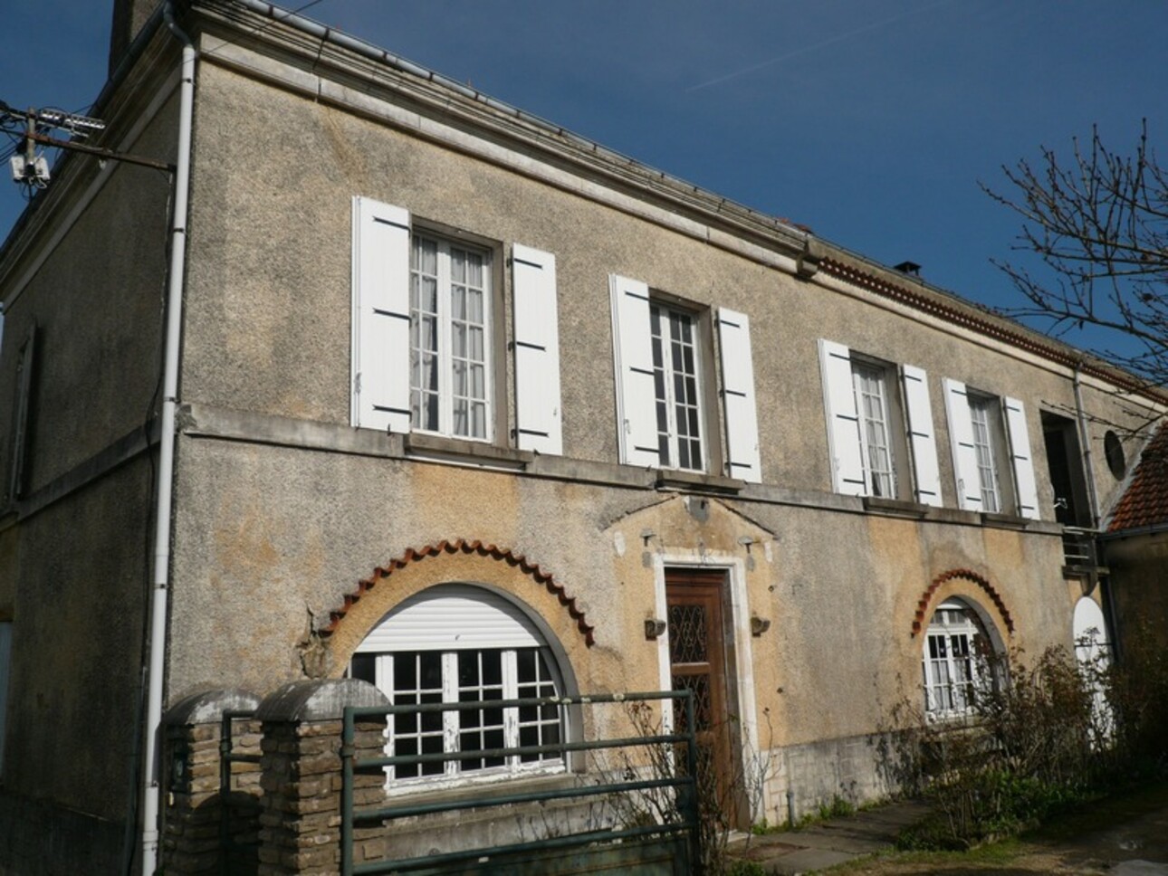 Photos 3 - Touristique -  BURIE (17) A Vendre CORPS de FERME et Ses Nombreuses Dépendances 