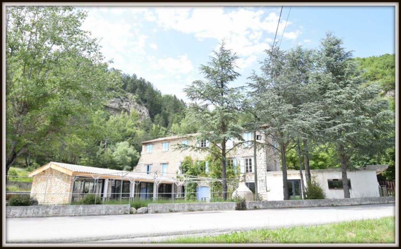Photos 13 - Prestige - Castellane Gorges Du Verdon  2 hangars, hotel, restaurant, deux villas 5 ha de flan de colline visite du 14 au 20 juin