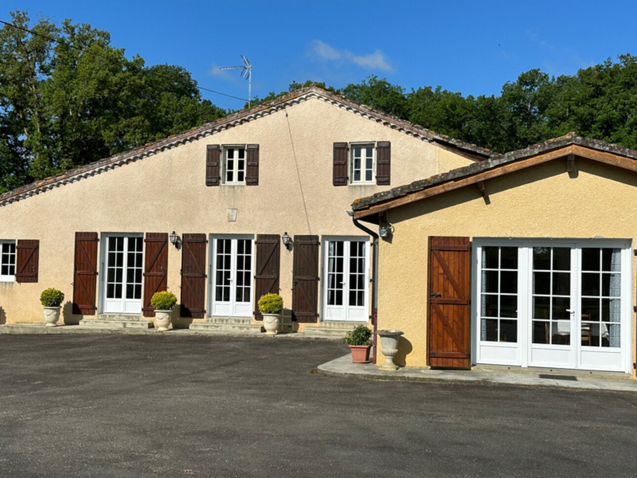 Photos 2 - Prestige - Dpt Gers (32), à vendre proche de VIC-FEZENSAC - 2 maisons de 222 m2 et 164 m2 - Gîte et dépendances - Terrain de 1,6 ha