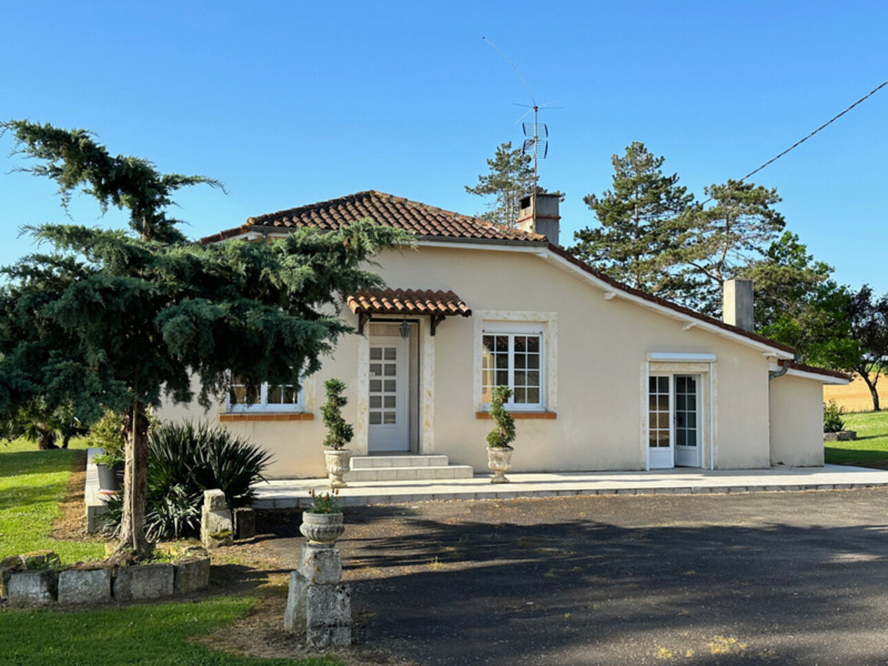 Photos 3 - Prestige - Dpt Gers (32), à vendre proche de VIC-FEZENSAC - 2 maisons de 222 m2 et 164 m2 - Gîte et dépendances - Terrain de 1,6 ha