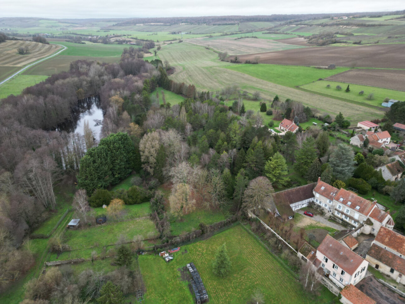 Photos 9 - Prestige - Dpt Aisne (02),  BAULNE EN BRIE à vendre superbe propriété de 380 m2 habitables sur un terrain de 15 ha avec étang de 3 ha