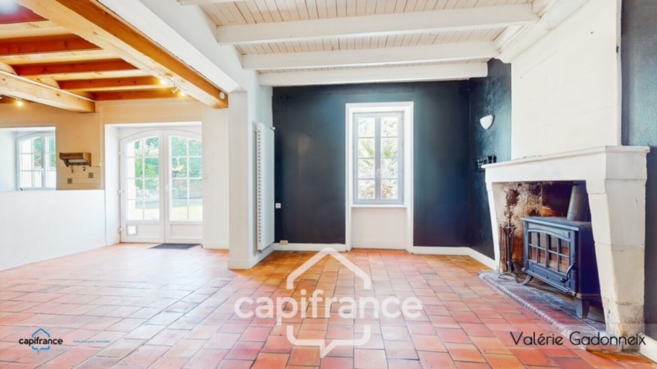 Photos 2 - Prestige - Gensac-La-Pallue, à vendre, Maison de Maître, en pierre, 6 chambres, piscine, grange de 118 m2, le tout sur une parcelle cadastrée de 1314 m2
