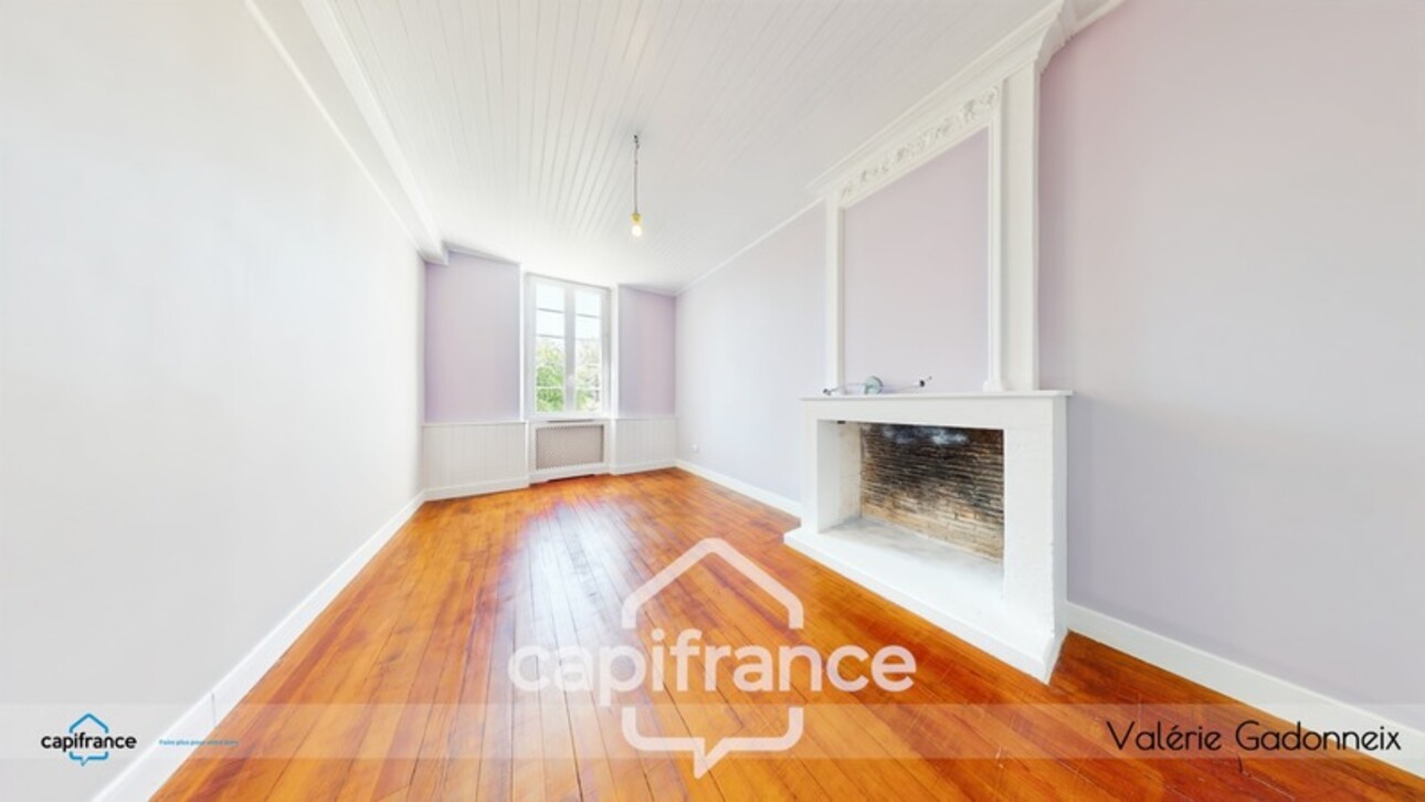 Photos 11 - Prestige - Gensac-La-Pallue, à vendre, Maison de Maître, en pierre, 6 chambres, piscine, grange de 118 m2, le tout sur une parcelle cadastrée de 1314 m2