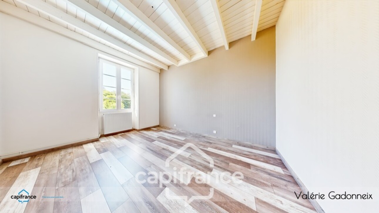 Photos 13 - Prestige - Gensac-La-Pallue, à vendre, Maison de Maître, en pierre, 6 chambres, piscine, grange de 118 m2, le tout sur une parcelle cadastrée de 1314 m2