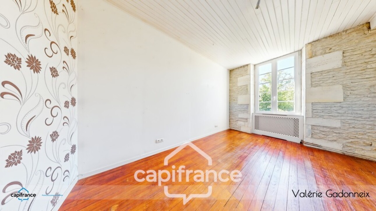 Photos 14 - Prestige - Gensac-La-Pallue, à vendre, Maison de Maître, en pierre, 6 chambres, piscine, grange de 118 m2, le tout sur une parcelle cadastrée de 1314 m2