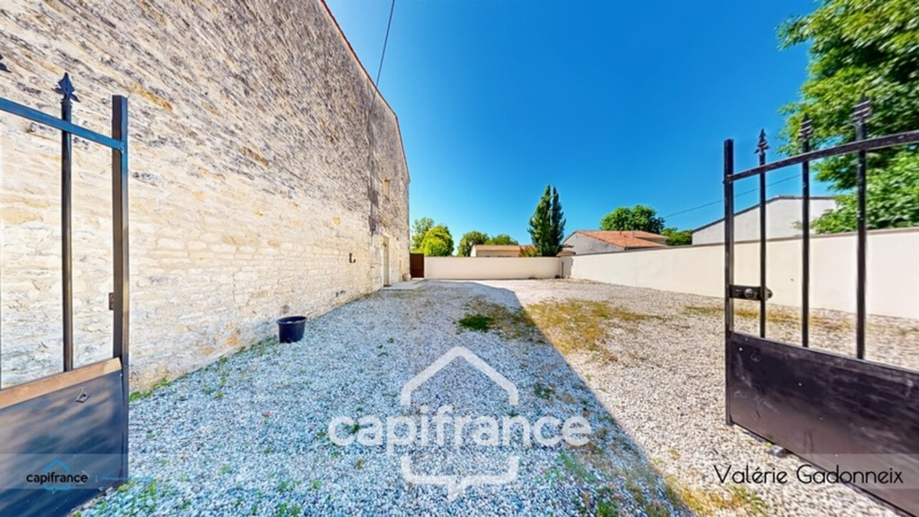 Photos 20 - Prestige - Gensac-La-Pallue, à vendre, Maison de Maître, en pierre, 6 chambres, piscine, grange de 118 m2, le tout sur une parcelle cadastrée de 1314 m2