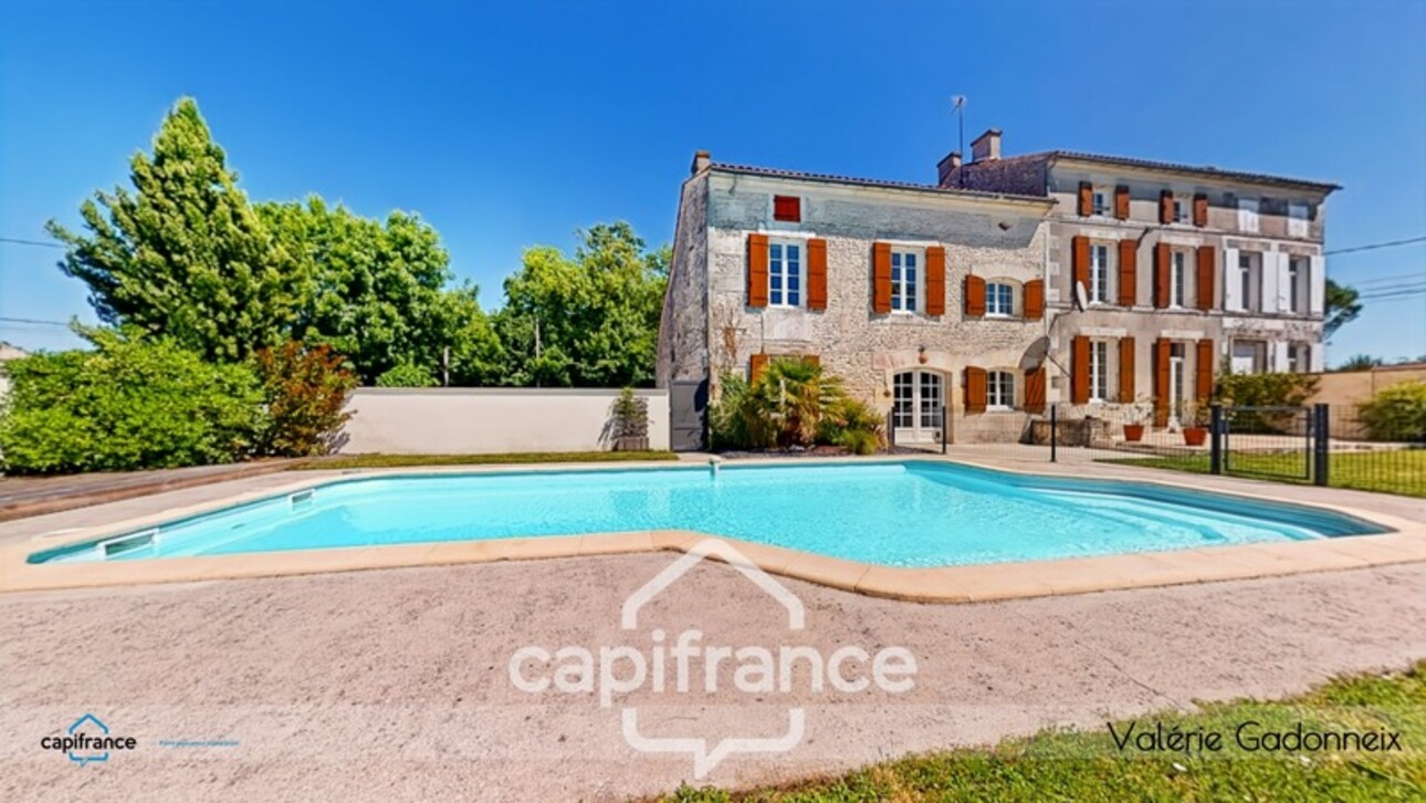 Photos 21 - Prestige - Gensac-La-Pallue, à vendre, Maison de Maître, en pierre, 6 chambres, piscine, grange de 118 m2, le tout sur une parcelle cadastrée de 1314 m2