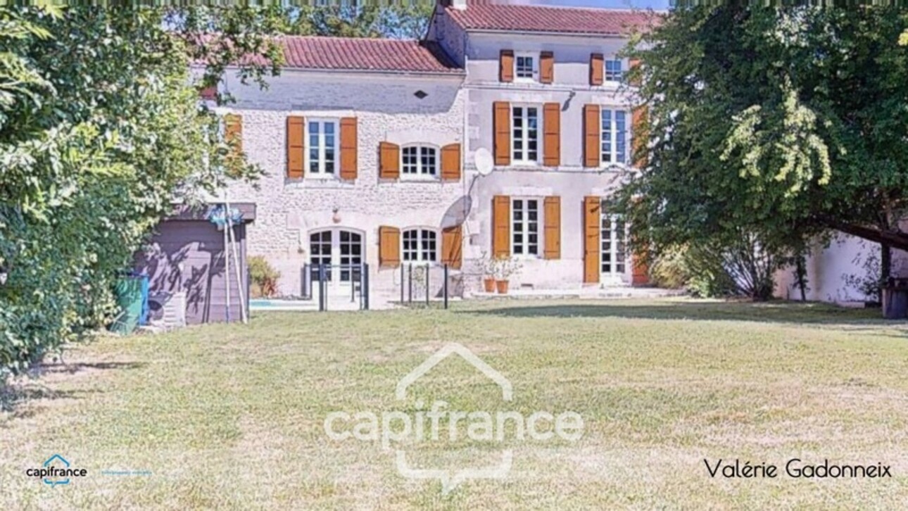 Photos 22 - Prestige - Gensac-La-Pallue, à vendre, Maison de Maître, en pierre, 6 chambres, piscine, grange de 118 m2, le tout sur une parcelle cadastrée de 1314 m2