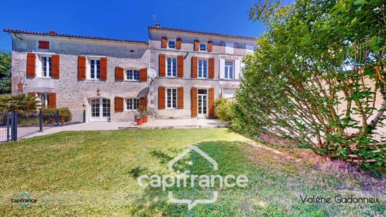 Photos 23 - Prestige - Gensac-La-Pallue, à vendre, Maison de Maître, en pierre, 6 chambres, piscine, grange de 118 m2, le tout sur une parcelle cadastrée de 1314 m2
