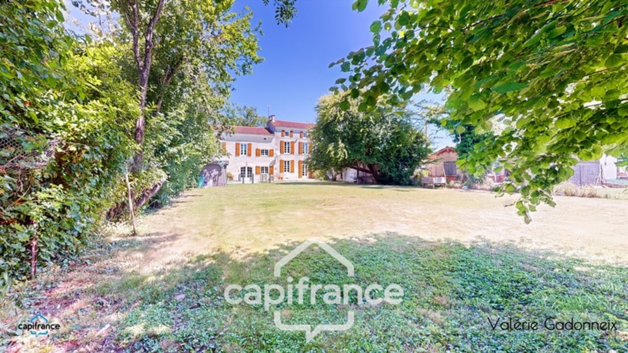 Photos 24 - Prestige - Gensac-La-Pallue, à vendre, Maison de Maître, en pierre, 6 chambres, piscine, grange de 118 m2, le tout sur une parcelle cadastrée de 1314 m2