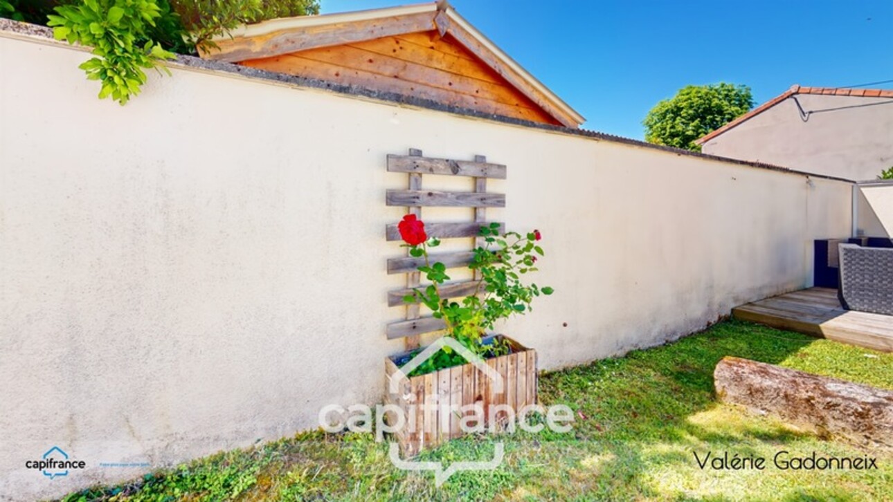 Photos 26 - Prestige - Gensac-La-Pallue, à vendre, Maison de Maître, en pierre, 6 chambres, piscine, grange de 118 m2, le tout sur une parcelle cadastrée de 1314 m2