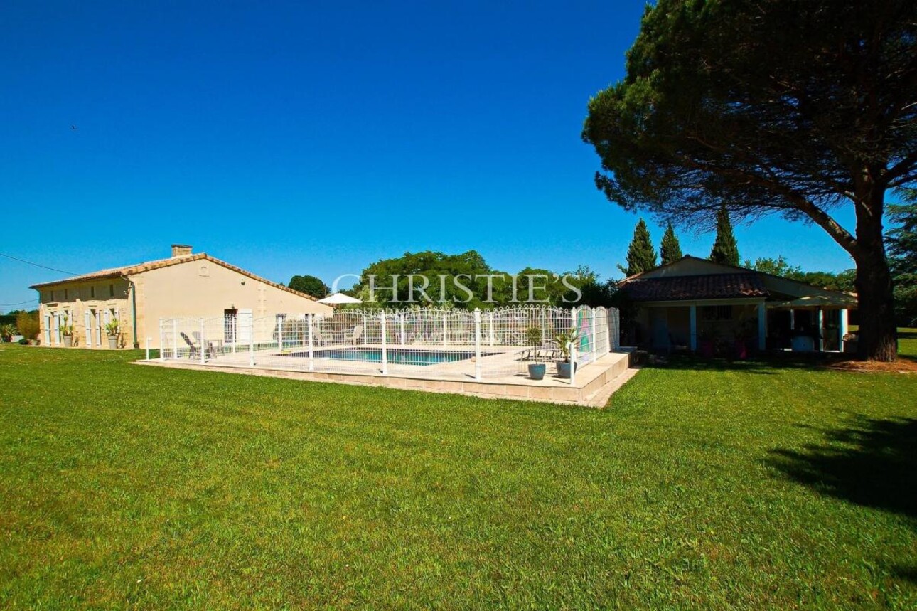 Photos 14 - Prestige - Charmante maison en moellon de 200 m² avec double garage, cuisine d’été avec avancée de toit et un grand parc clôturé de 5000 m²