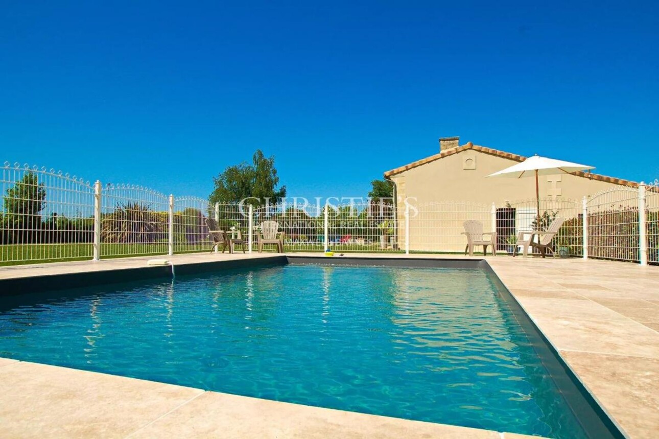 Photos 15 - Prestige - Charmante maison en moellon de 200 m² avec double garage, cuisine d’été avec avancée de toit et un grand parc clôturé de 5000 m²