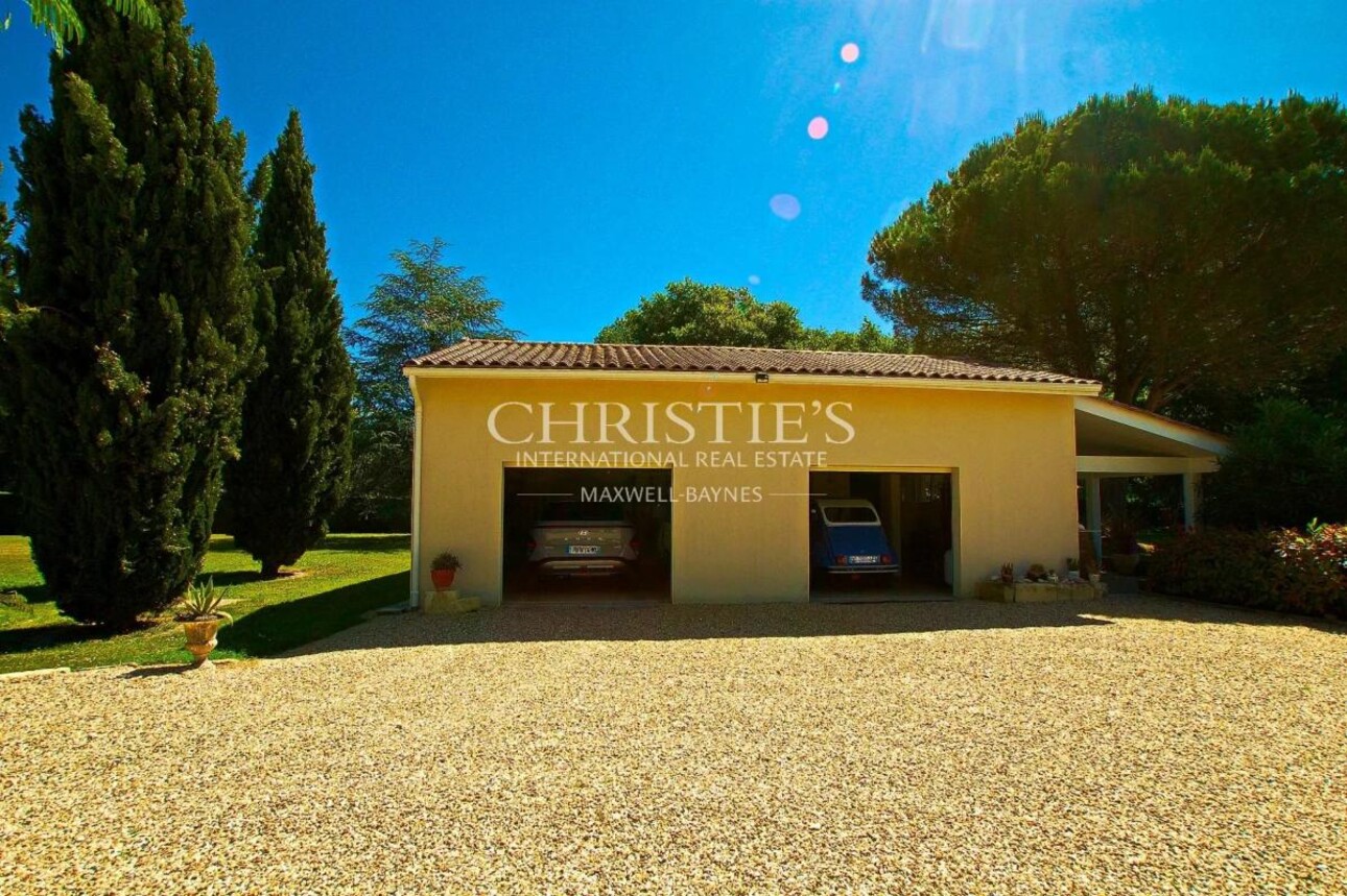 Photos 17 - Prestige - Charmante maison en moellon de 200 m² avec double garage, cuisine d’été avec avancée de toit et un grand parc clôturé de 5000 m²