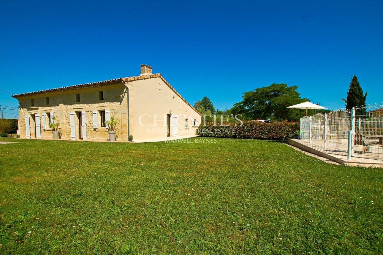 Photos 21 - Prestige - Charmante maison en moellon de 200 m² avec double garage, cuisine d’été avec avancée de toit et un grand parc clôturé de 5000 m²
