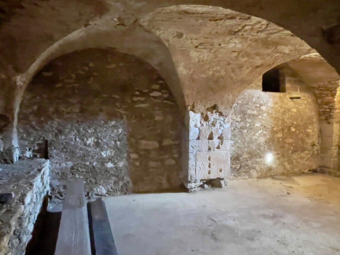 Photos 12 - Prestige - À VENDRE – Château à rénover sur domaine de 100 hectares