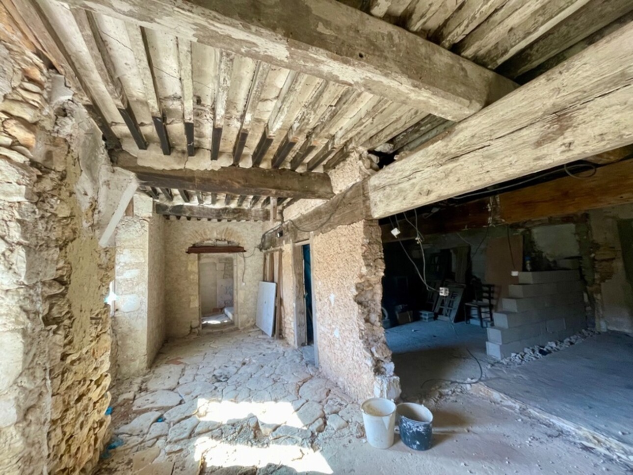 Photos 13 - Prestige - À VENDRE – Château à rénover sur domaine de 100 hectares