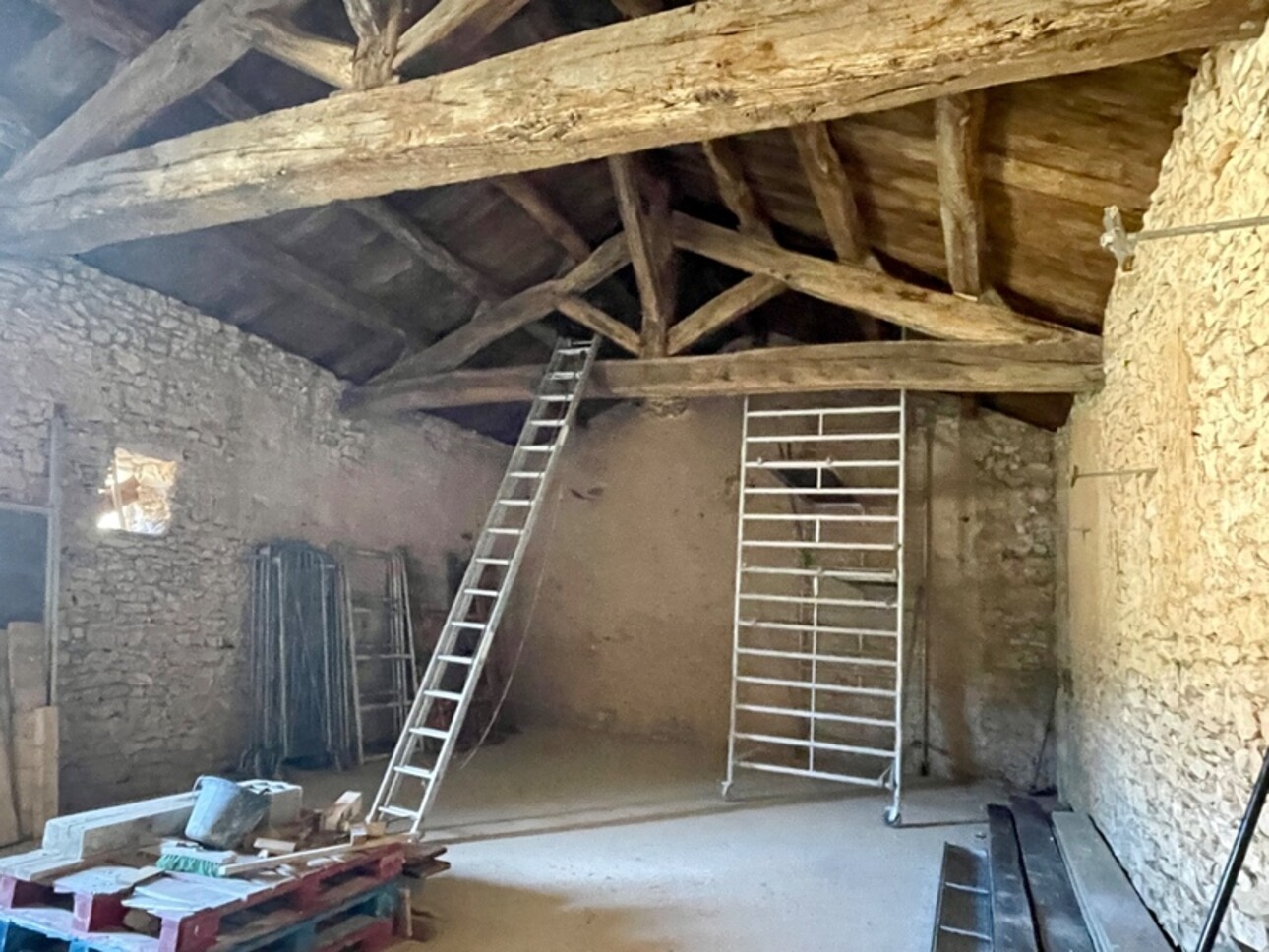 Photos 14 - Prestige - À VENDRE – Château à rénover sur domaine de 100 hectares