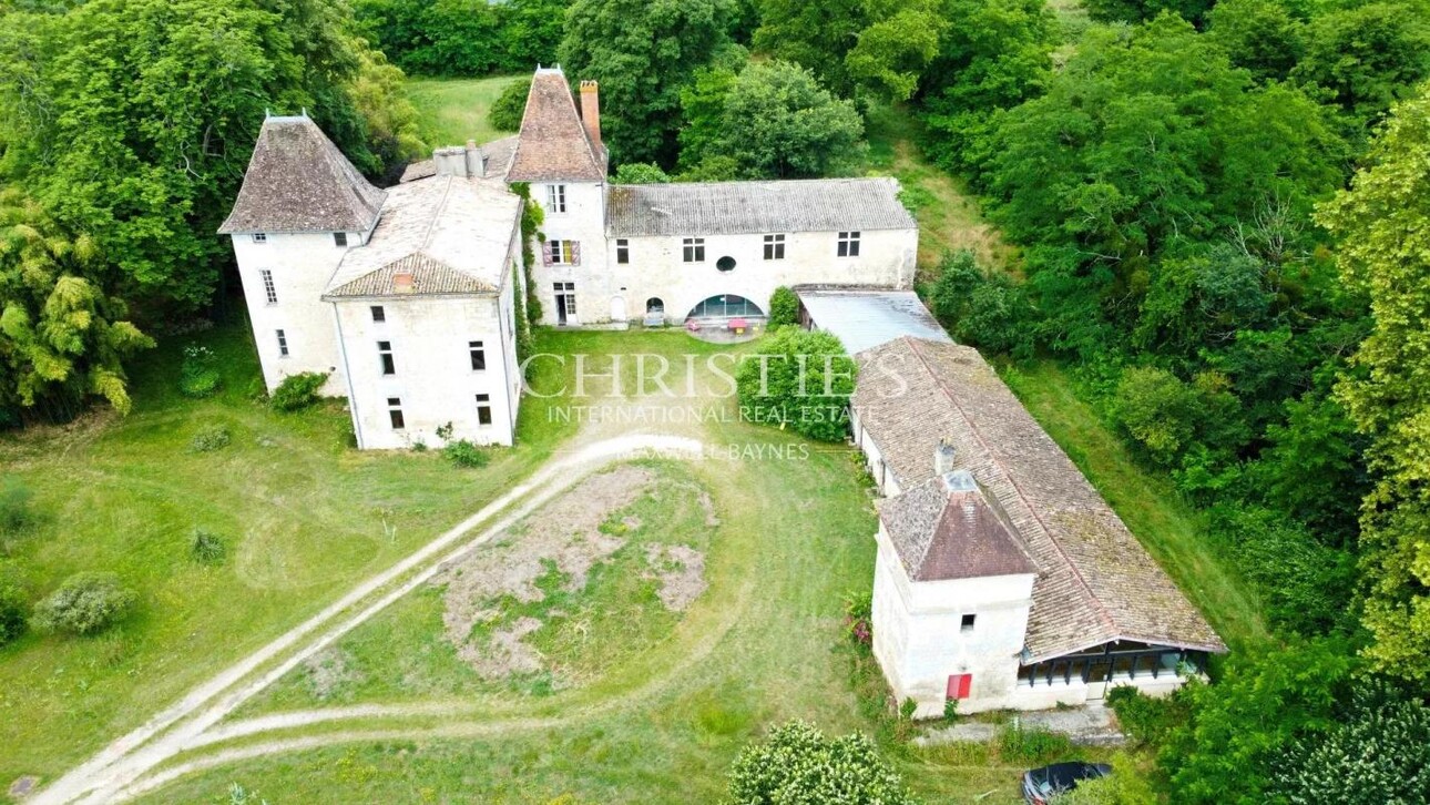 Photos 1 - Prestige - Historique château du 16ème siècle d'environ 750 m² - A 8 km de Bordeaux centre