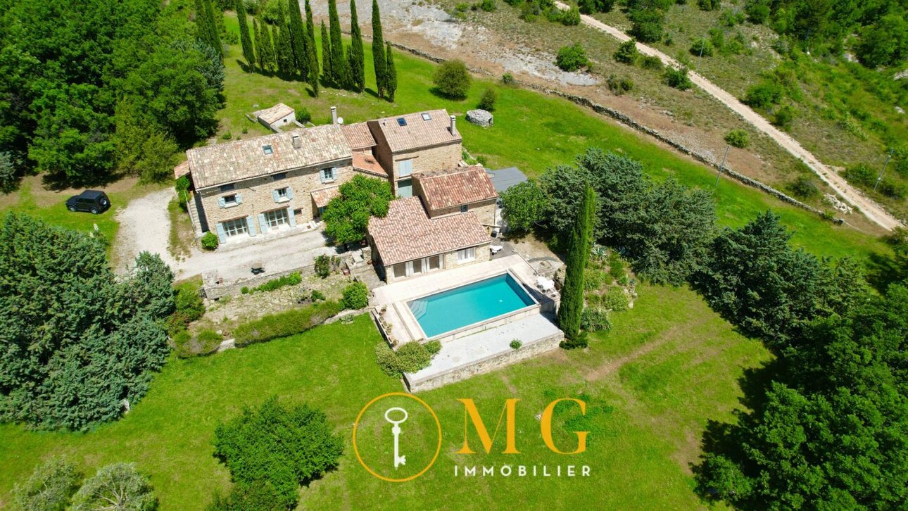 Photos 2 - Prestige - Propriété spacieuse avec dépendance et grand terrain de 1 he