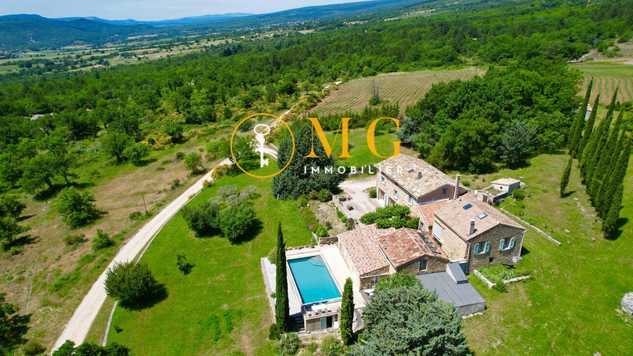Photos 3 - Prestige - Propriété spacieuse avec dépendance et grand terrain de 1 he