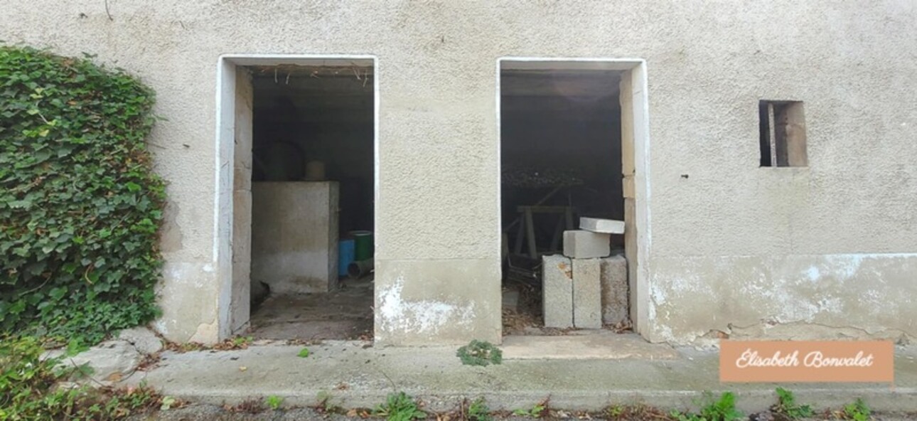 Photos 25 - Touristique - A vendre - Corps de ferme au charme rustique avec un fort potentiel de division - Saint-Laurent-De-Mûre