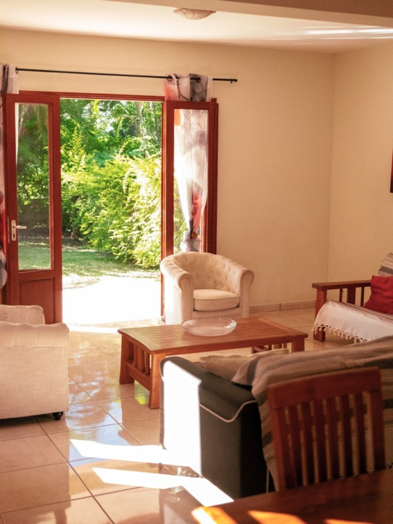 Photos 4 - Prestige - Magnifique propriété avec une villa, un studio et 6 bungalows à vendre LA RIVIERE (974)