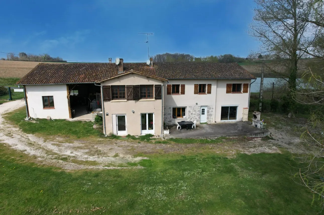 Photos 1 - Agricole - A vendre Maison à Calignac 183 m2 avec jardin, piscine et pension canine