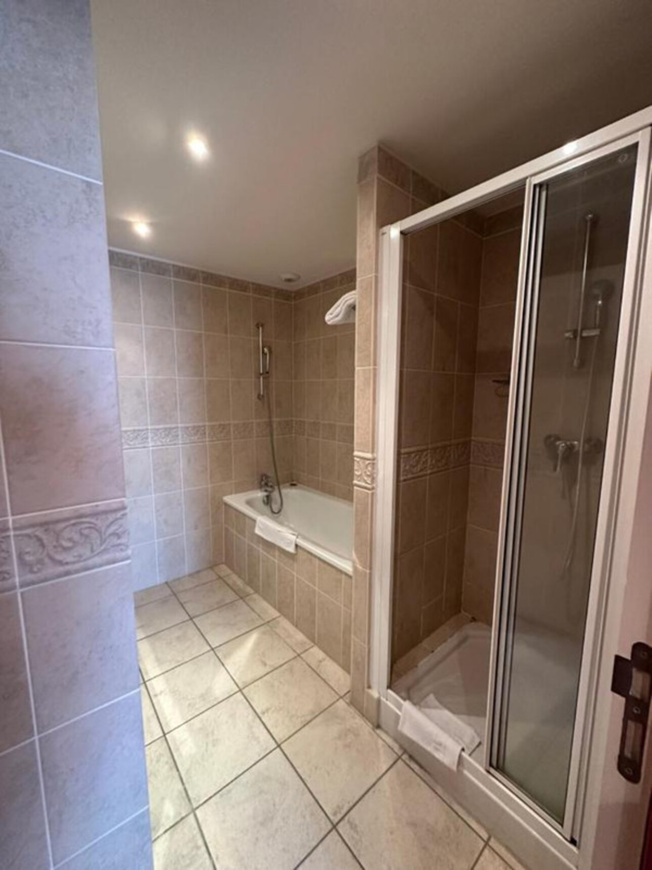 Photos 8 - Prestige - Dpt Creuse (23), à vendre BONNAT propriété de 35 pièces - Golf - Tennis - Piscine - Maison de gardien - Terrain 4,98 ha